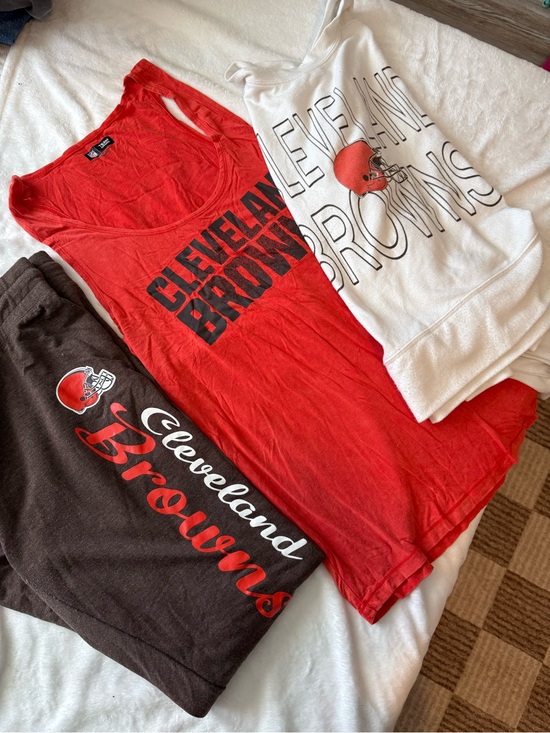 NFL Tops - Women’s Cleveland Browns Clothes Bundle